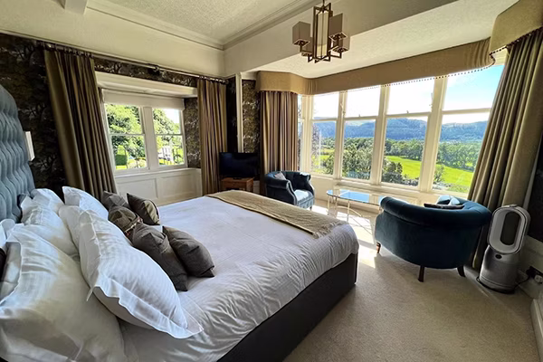 Ravenstone Manor